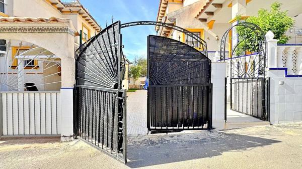 Chalet pareado en calle Torre de Pisa, 61 -47