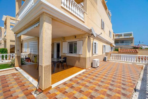 Chalet adosado en calle Abeto, 116 -110