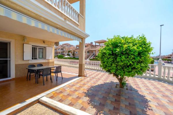 Chalet adosado en calle Abeto, 116 -110