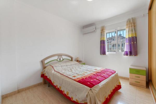 Chalet adosado en calle Abeto, 116 -110