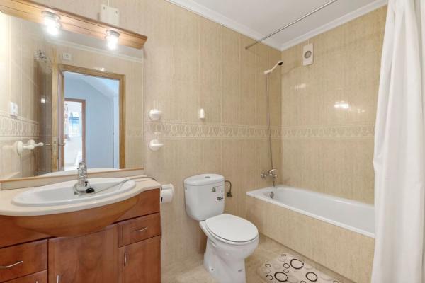 Chalet adosado en calle Abeto, 116 -110