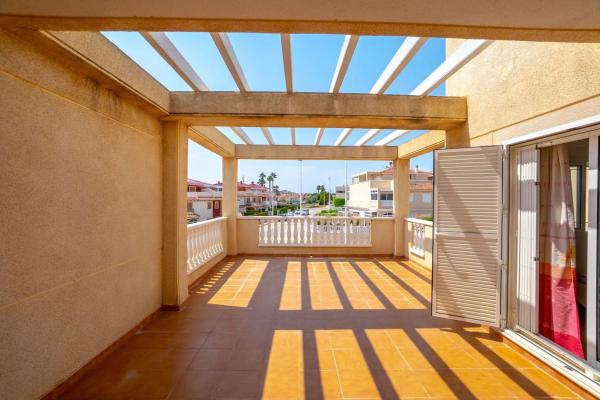 Chalet adosado en calle Abeto, 116 -110