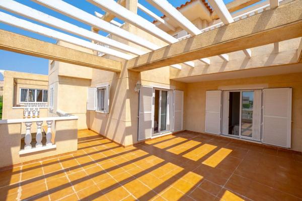 Chalet adosado en calle Abeto, 116 -110