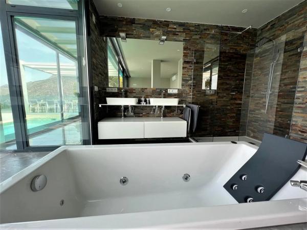 Casa independiente en calle Gales, 137