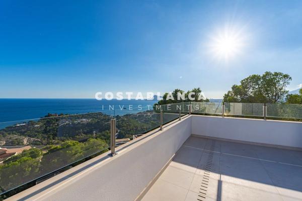 Casa independiente en avenida Principal de la Sierra