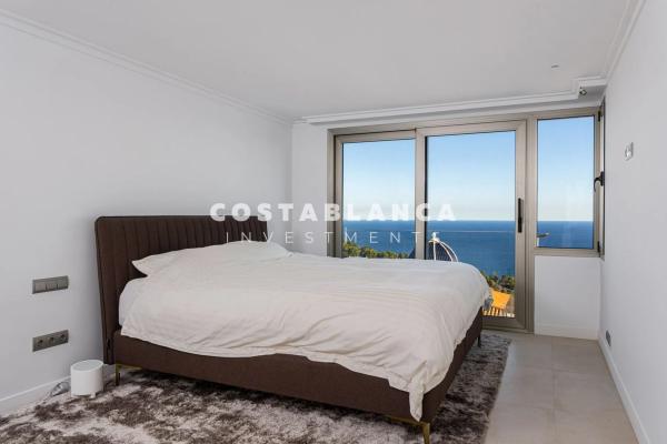 Casa independiente en avenida Principal de la Sierra