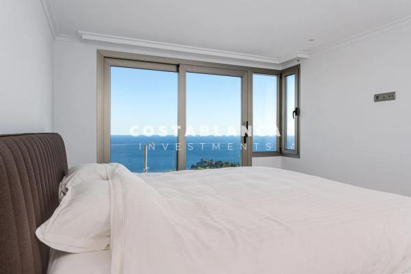 Casa independiente en avenida Principal de la Sierra