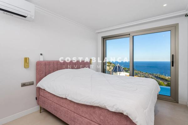 Casa independiente en avenida Principal de la Sierra