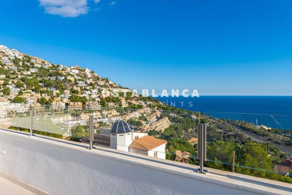 Casa independiente en avenida Principal de la Sierra
