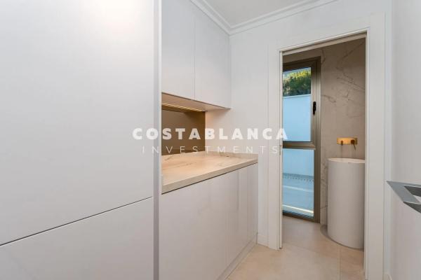 Casa independiente en avenida Principal de la Sierra