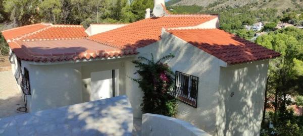 Casa independiente en avenida Principal