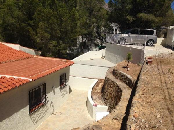 Casa independiente en avenida Principal