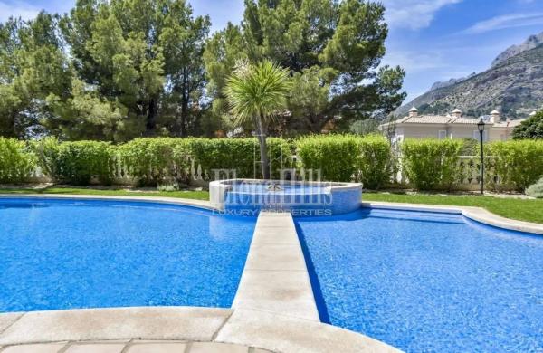 Chalet pareado en calle Amberes