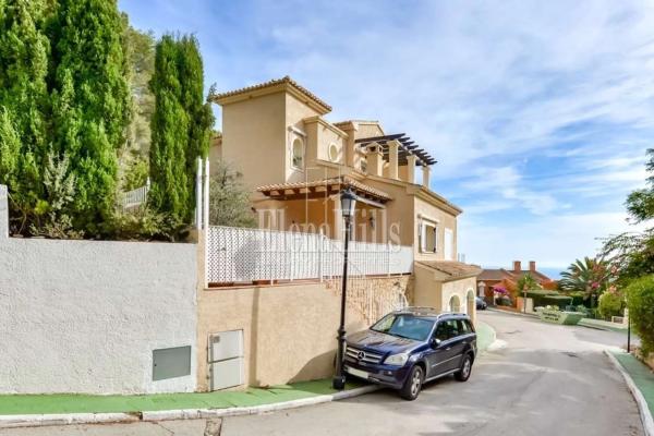 Chalet pareado en calle Copenhague, 1