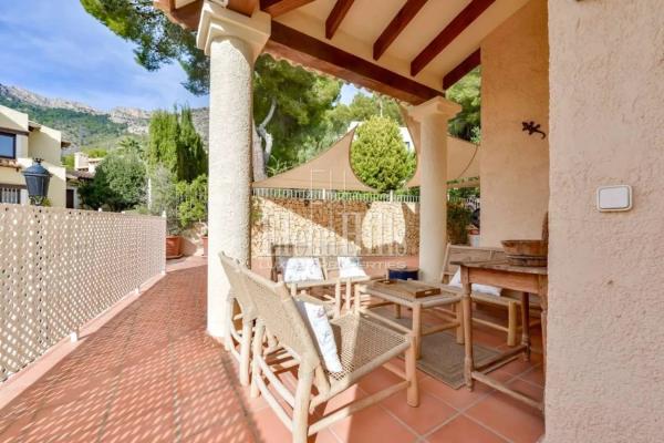 Chalet pareado en calle Copenhague, 1