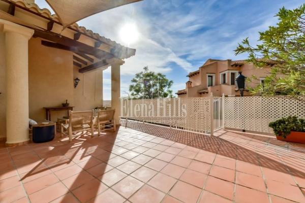 Chalet pareado en calle Copenhague, 1