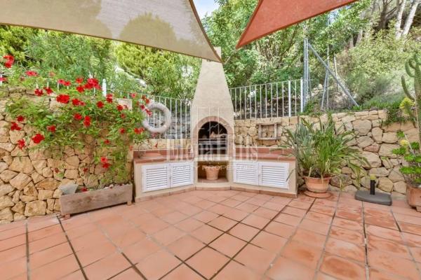 Chalet pareado en calle Copenhague, 1