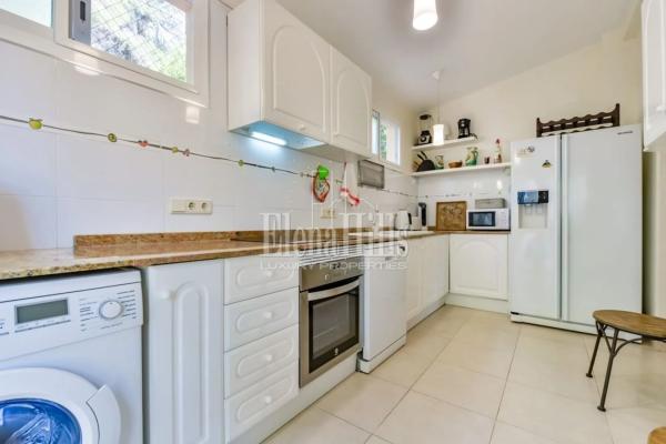 Chalet pareado en calle Copenhague, 1