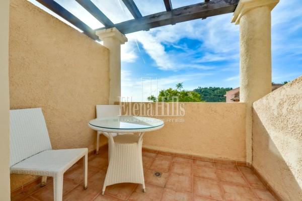 Chalet pareado en calle Copenhague, 1