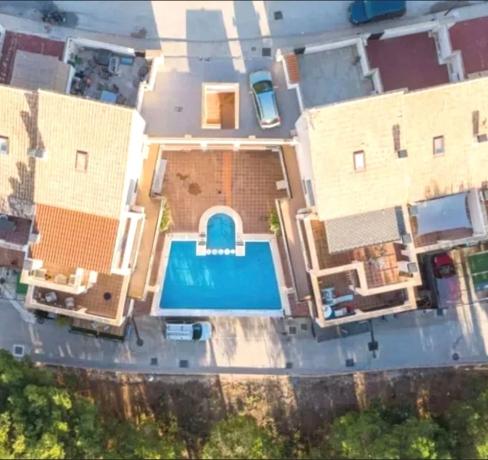 Chalet adosado en calle el Forat, 23