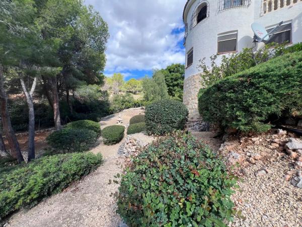 Casa independiente en calle la Camelia