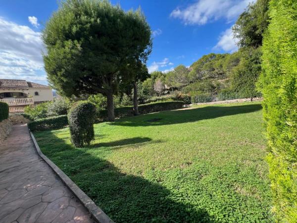 Casa independiente en calle la Camelia