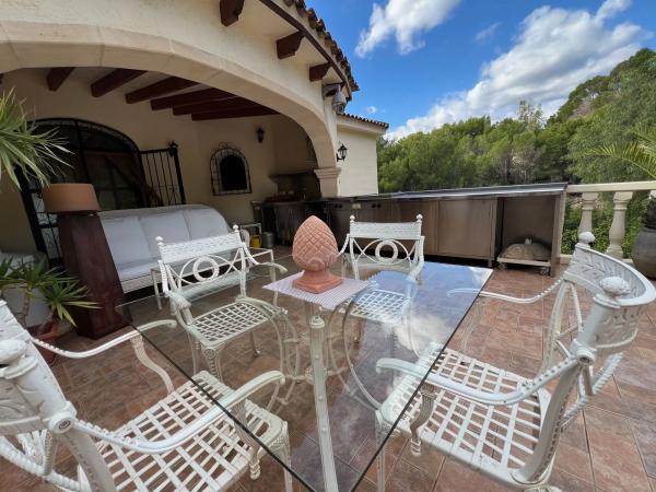 Casa independiente en calle la Camelia