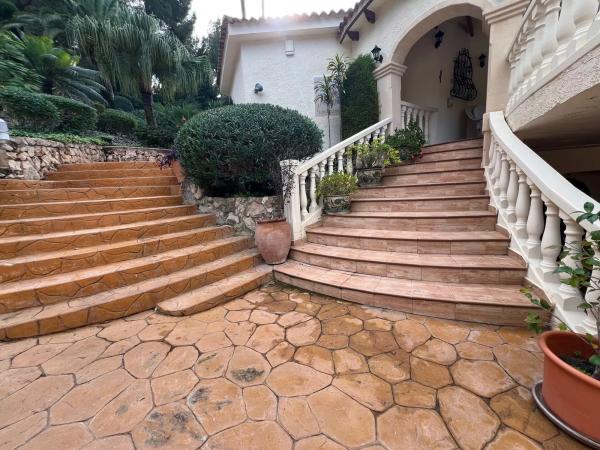 Casa independiente en calle la Camelia