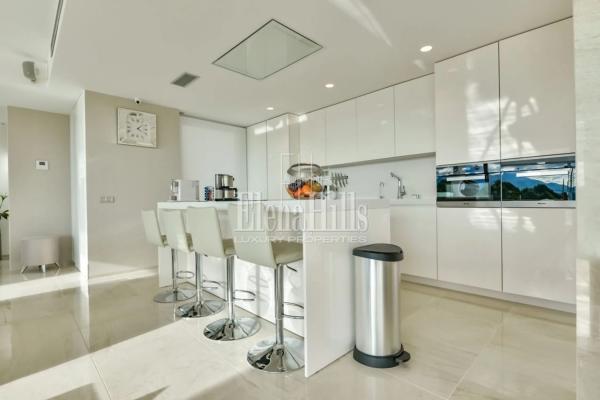 Casa independiente en avenida Principal