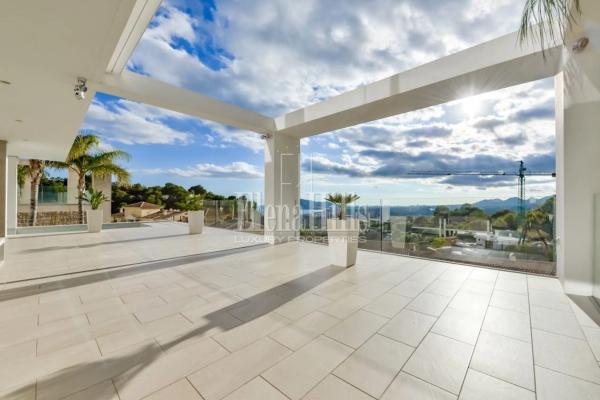 Casa independiente en avenida Principal