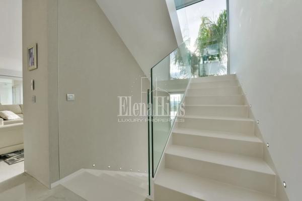 Casa independiente en avenida Principal