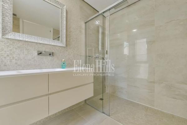 Casa independiente en avenida Principal