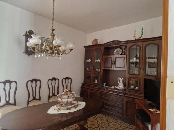 Chalet pareado en plaza de l'Església