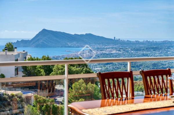 Chalet pareado en calle Costa del Azahar