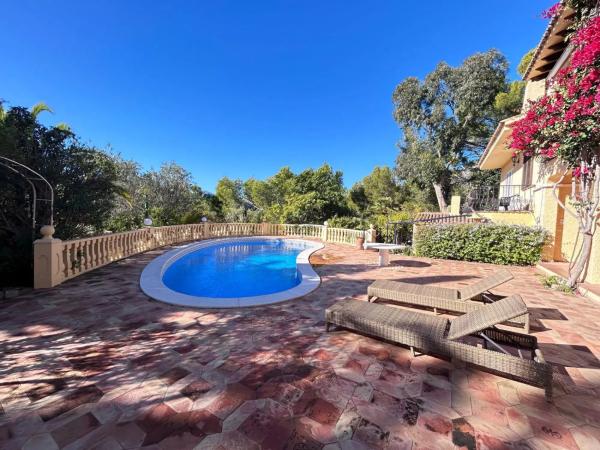 Casa independiente en calle Rosa