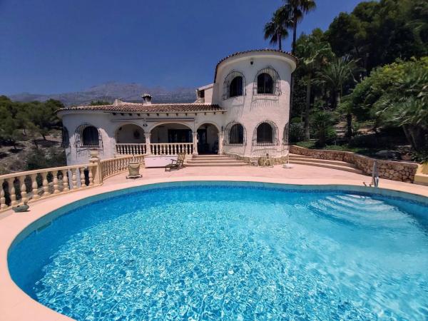 Casa independiente en calle la Rosella