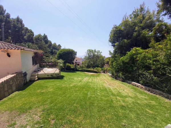 Casa independiente en calle la Rosella