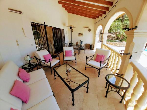 Casa independiente en calle la Rosella