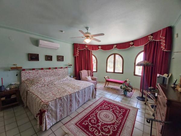 Casa independiente en calle la Rosella