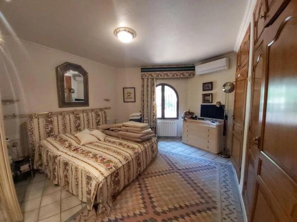 Casa independiente en calle la Rosella