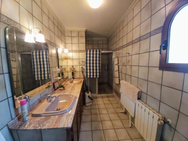 Casa independiente en calle la Rosella