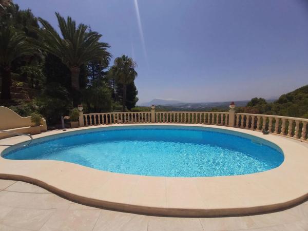 Casa independiente en calle la Rosella