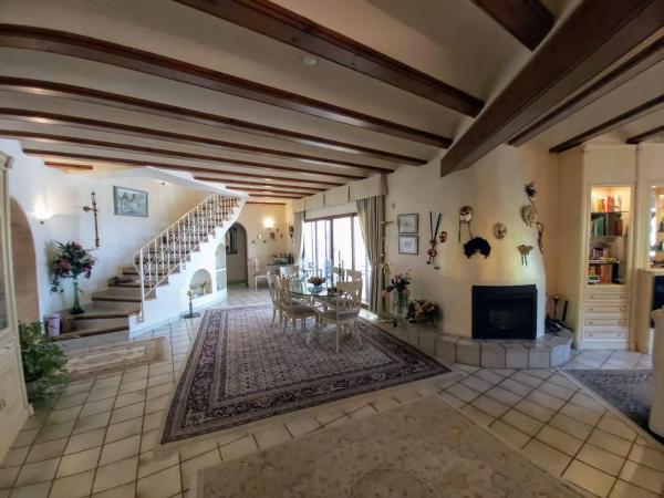 Casa independiente en calle la Rosella