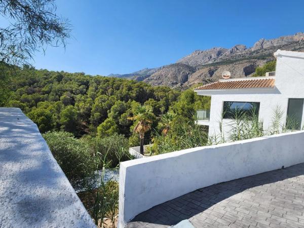 Casa independiente en calle Erica