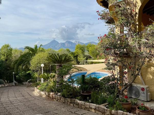 Casa independiente en calle Rosa