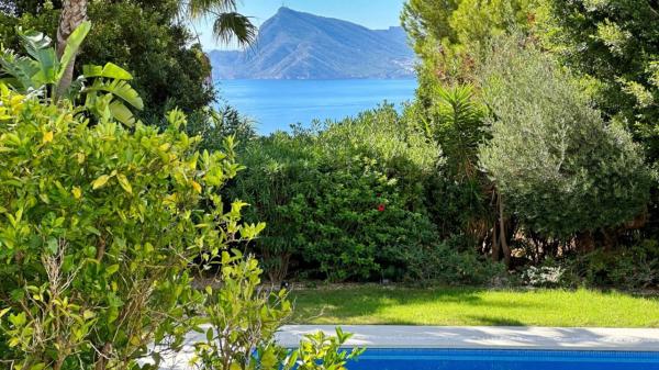 Casa independiente en calle Heidelberg