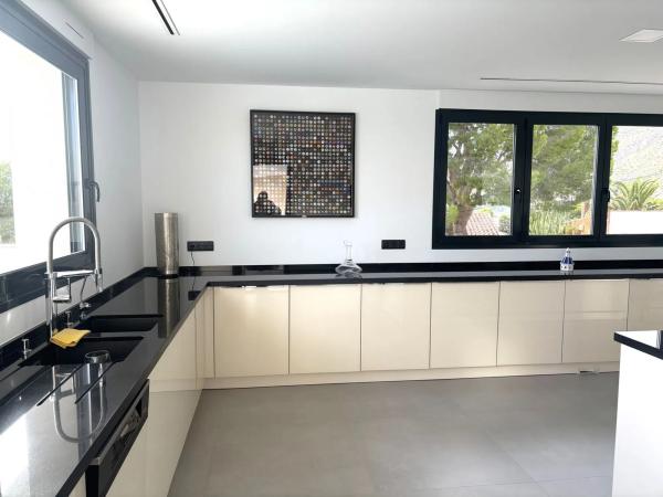 Casa independiente en calle Costa Verde