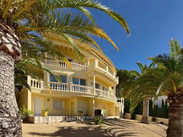 Casa independiente en calle Noruega-a.h