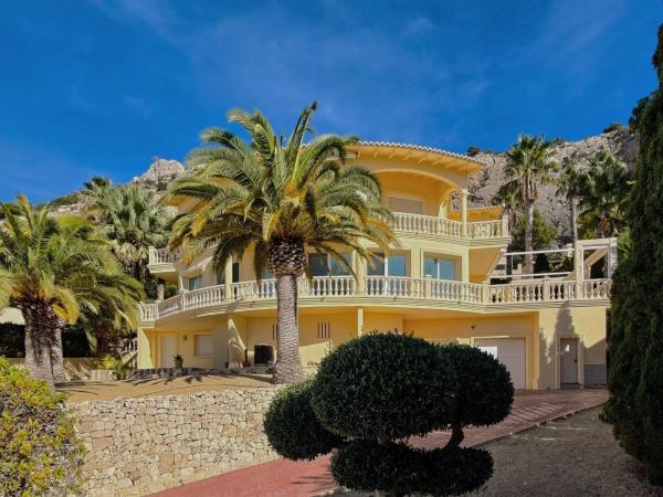 Casa independiente en calle Noruega-a.h