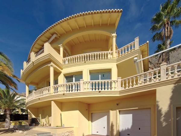 Casa independiente en calle Noruega-a.h